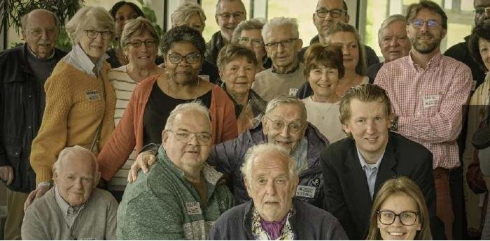 Photo de groupe des bénévoles et habitués de l'ECW